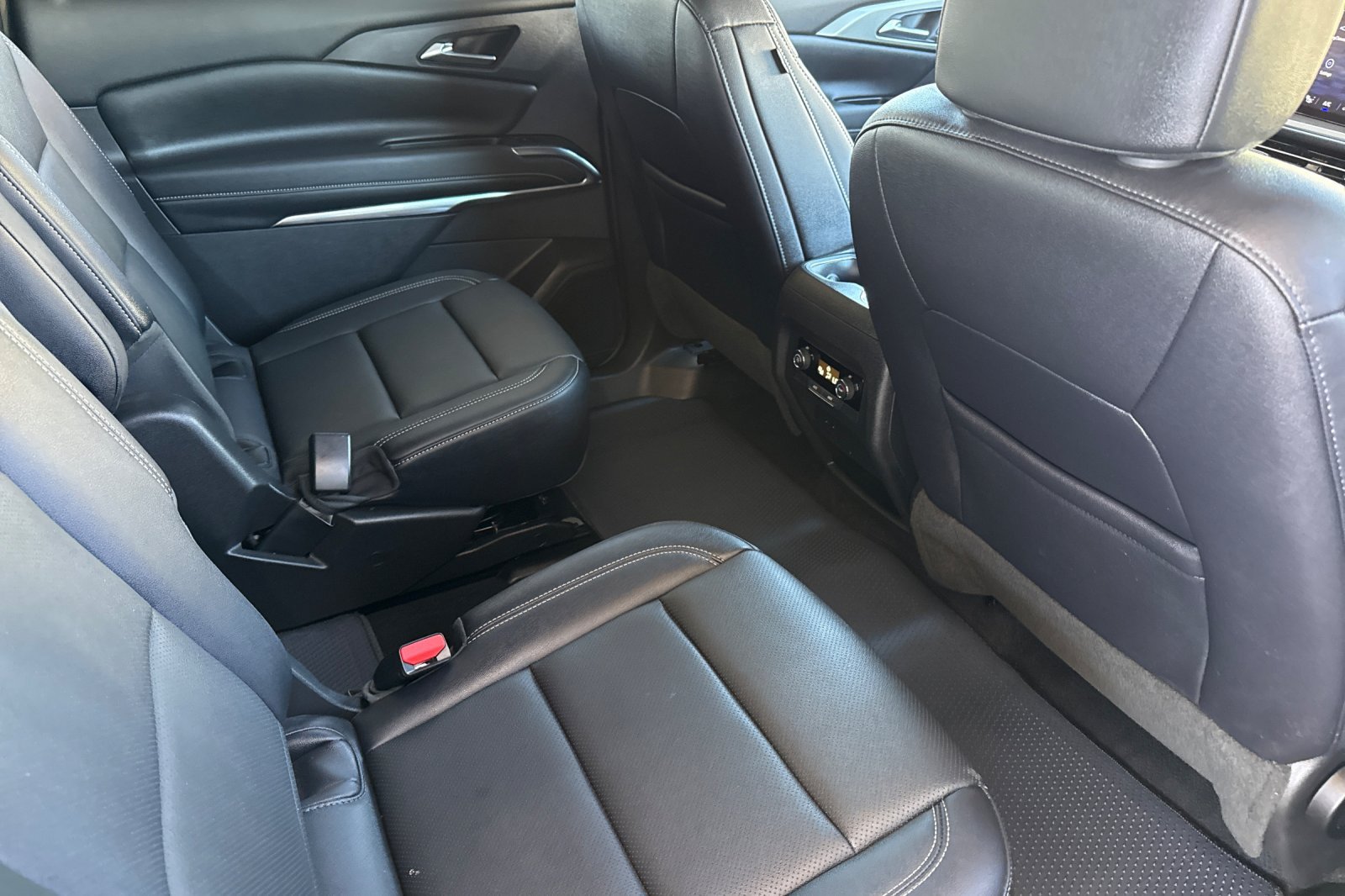 Used 2026 Chevrolet Traverse LT FWD image 25