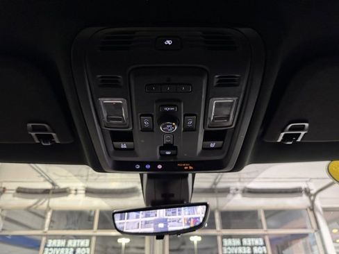 Used 2022 GMC Yukon Denali w/ Denali Premium Package image 25