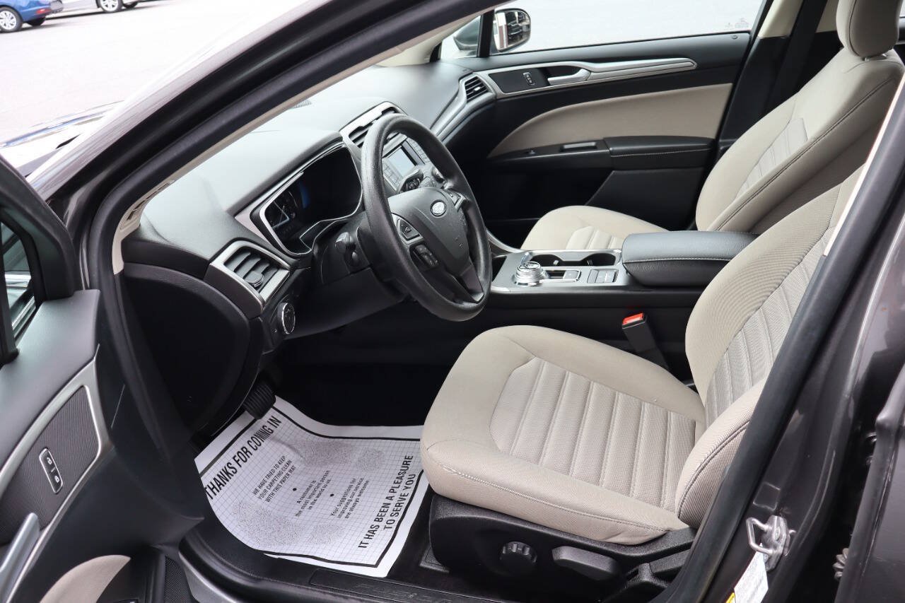 Used 2018 Ford Fusion S FWD image 5