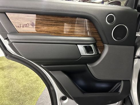 Used 2019 Land Rover Range Rover image 16