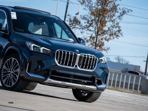 Used 2026 BMW X1 xDrive28i w/ Technology Package AWD/4WD image 3