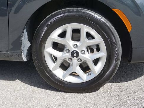 Used 2025 Kia Soul LX w/ LX Technology Package FWD image 14