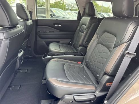 Used 2023 Nissan Pathfinder Platinum AWD/4WD image 23