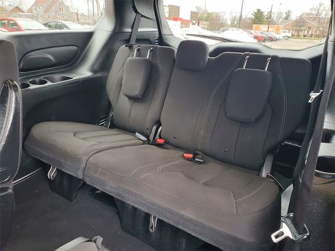 Used 2019 Chrysler Pacifica Touring Plus w/ S Appearance Package image 30