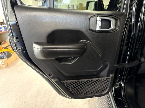 Used 2021 Jeep Gladiator Sport image 34