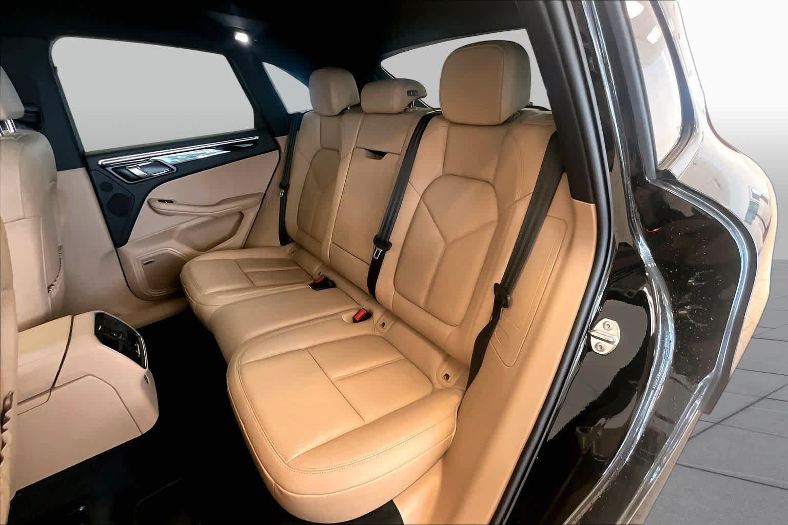 Used 2024 Porsche Macan AWD/4WD image 17