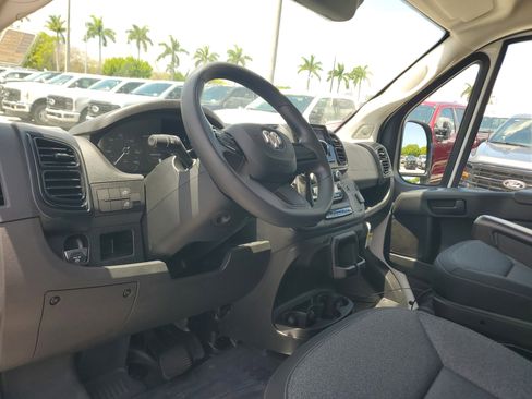 Used 2025 RAM ProMaster 2500 FWD image 9