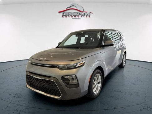 Used 2022 Kia Soul LX w/ Technology Package FWD image 4