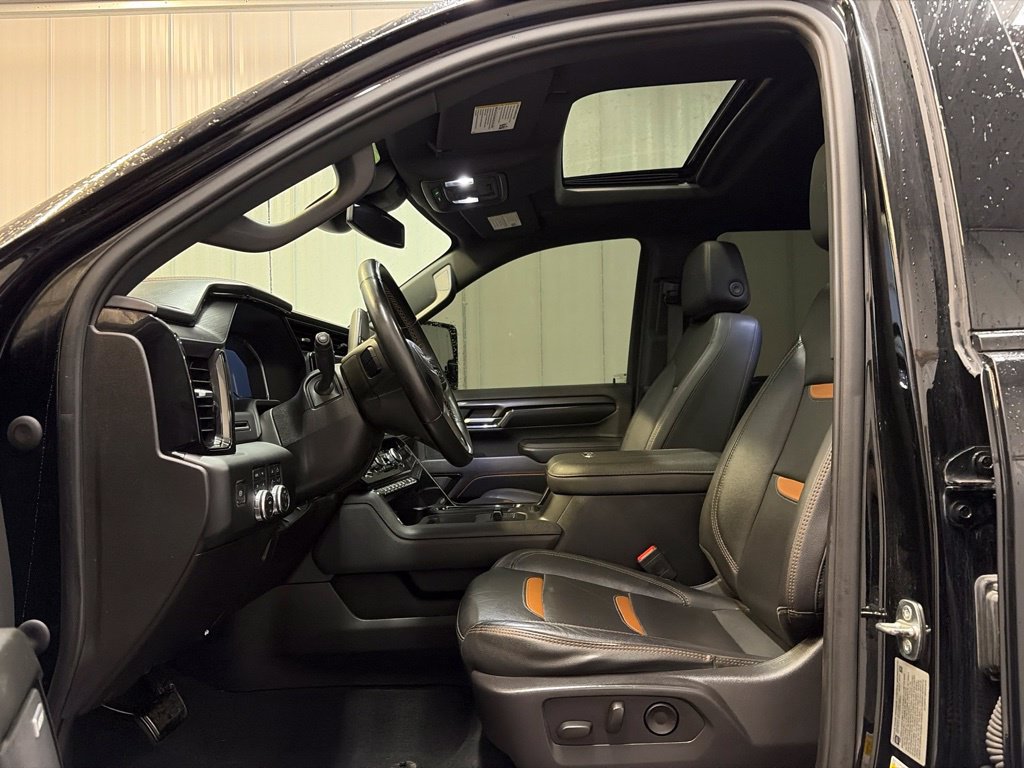 Used 2024 GMC Sierra 2500 AT4 w/ AT4 Preferred Package AWD/4WD image 12