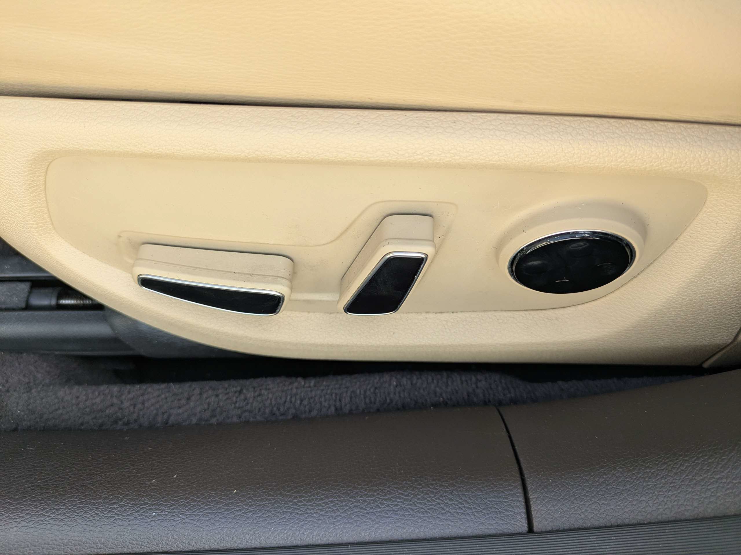 Used 2018 Genesis G80 3.8 RWD image 18