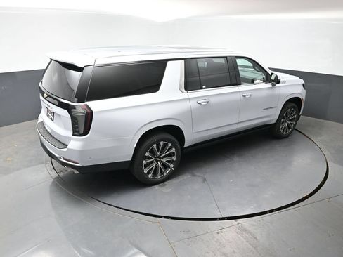 New 2026 Chevrolet Suburban High Country AWD/4WD image 37