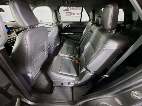 Used 2022 Ford Explorer XLT w/ Equipment Group 202A AWD/4WD image 26