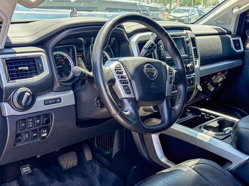 Used 2019 Nissan Titan PRO-4X w/ Pro-4x Convenience Package AWD/4WD image 8