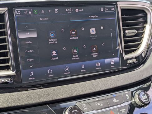 Used 2025 Chrysler Pacifica Select image 20