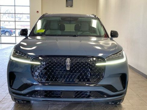 New 2026 Lincoln Aviator AWD w/ Jet Appearance Package image 3