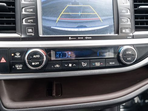 Used 2016 Toyota Highlander Limited image 26