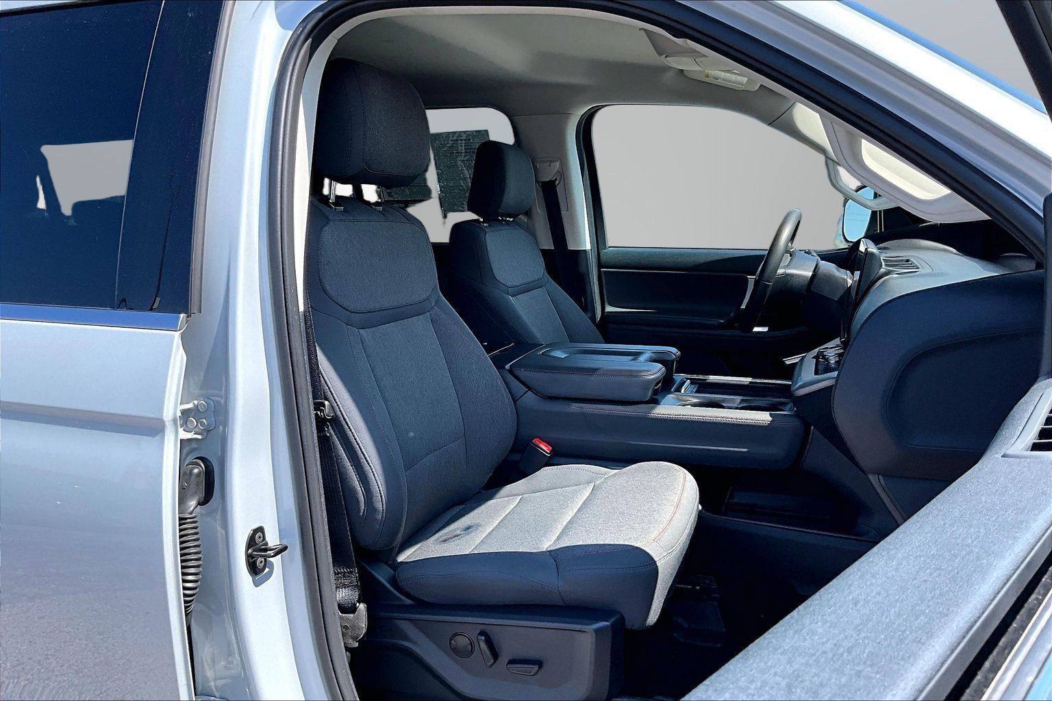 Used 2025 Ford Expedition Max Active RWD image 7