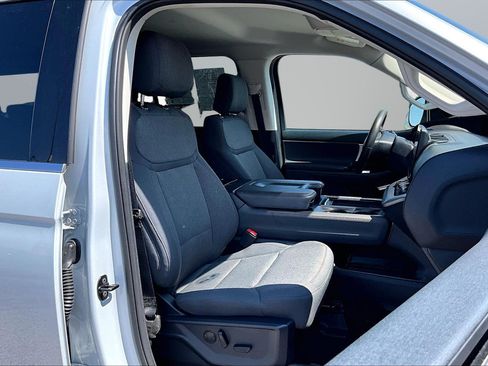 Used 2025 Ford Expedition Max Active RWD image 7