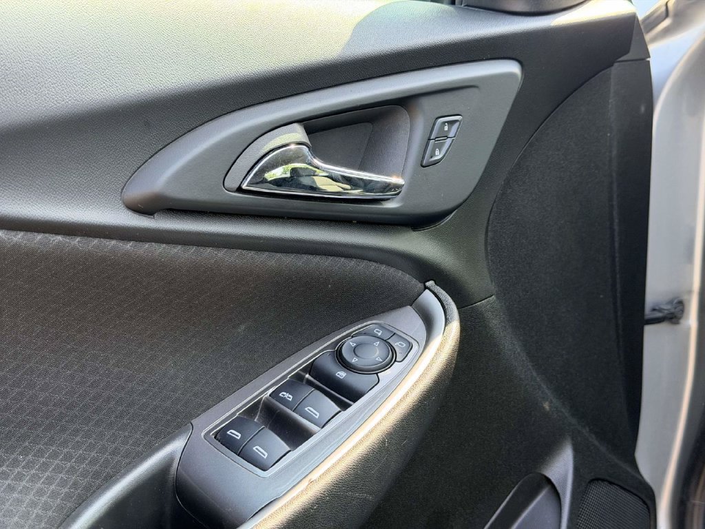 Used 2025 Chevrolet Malibu LT FWD image 13