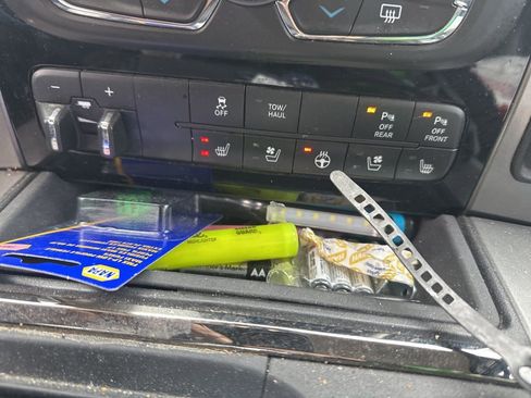 Used 2018 RAM 2500 Laramie w/ Sport Appearance Group image 18