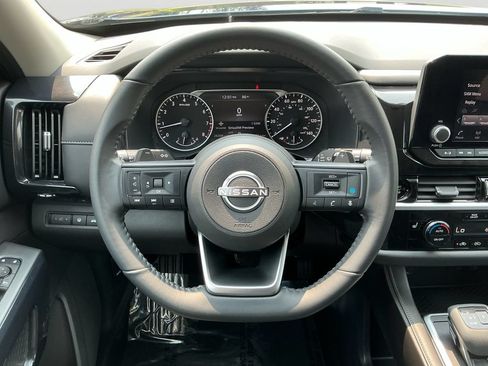 Used 2025 Nissan Pathfinder SV AWD/4WD image 19