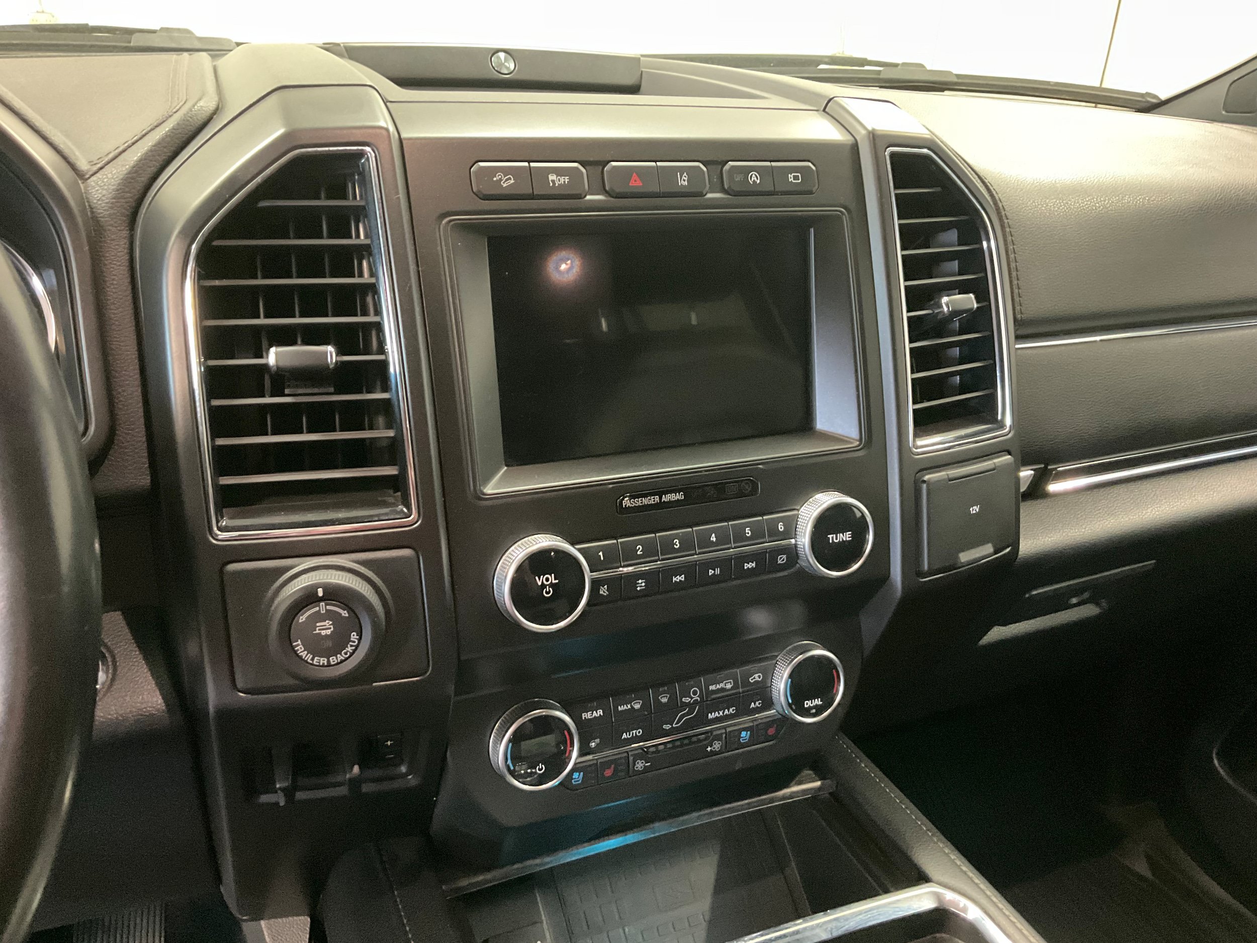 Used 2019 Ford Expedition Limited w/ Special Edition Package AWD/4WD image 14