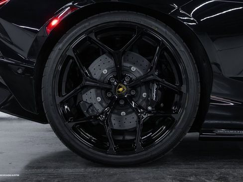 Used 2025 Lamborghini Revuelto image 18