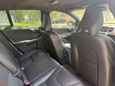 Used 2016 Volvo V60 T5 Platinum w/ 19" Sport Package FWD image 17