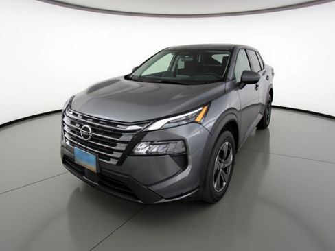 Used 2025 Nissan Rogue SV image 3