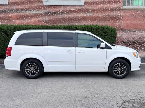 Used 2017 Dodge Grand Caravan SXT FWD image 7