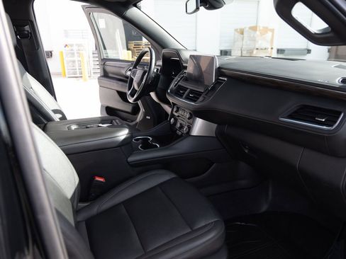 Used 2022 Chevrolet Suburban Z71 w/ Luxury Package image 24