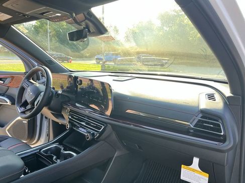 New 2026 Chevrolet Traverse RS w/ LPO, Floor Liner Package image 30