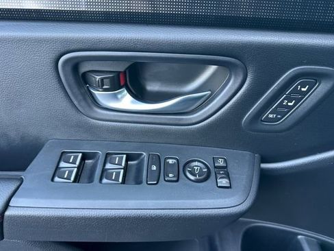 Certified 2025 Honda Pilot Black Edition image 10