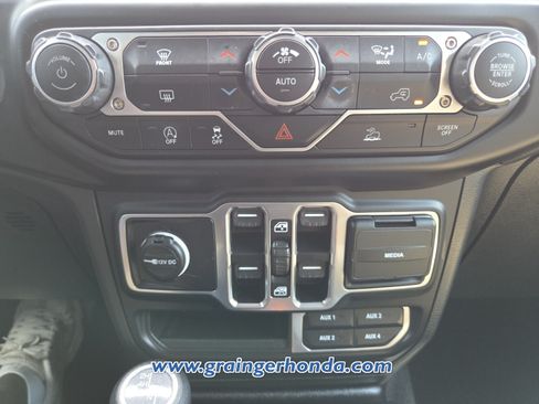 Used 2023 Jeep Wrangler Unlimited Sahara w/ LED Lighting Group AWD/4WD image 18