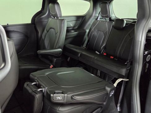 New 2026 Chrysler Pacifica Select image 29