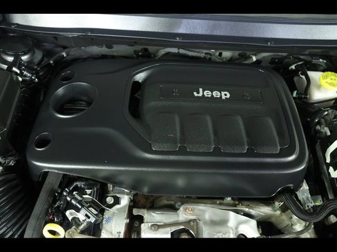 Used 2022 Jeep Cherokee Latitude Lux w/ Sun & Sound Group AWD/4WD image 21