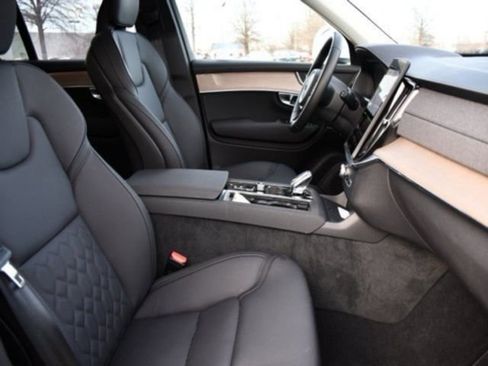 Certified 2025 Volvo XC90 B6 Plus image 25