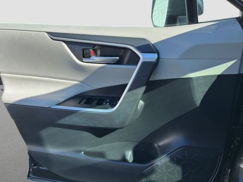 Used 2019 Toyota RAV4 XLE w/ Convenience Package image 13