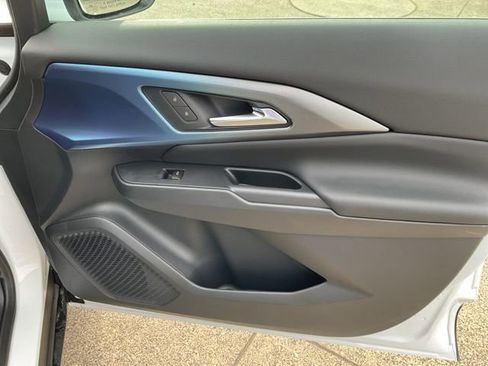 New 2026 Chevrolet Equinox EV LT image 29