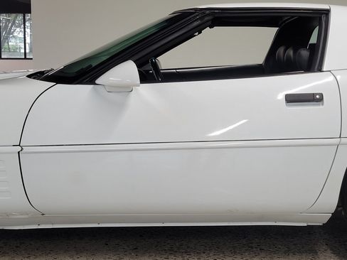 Used 1994 Chevrolet Corvette Coupe RWD image 25