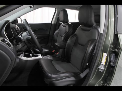 Used 2019 Jeep Compass Latitude FWD image 5