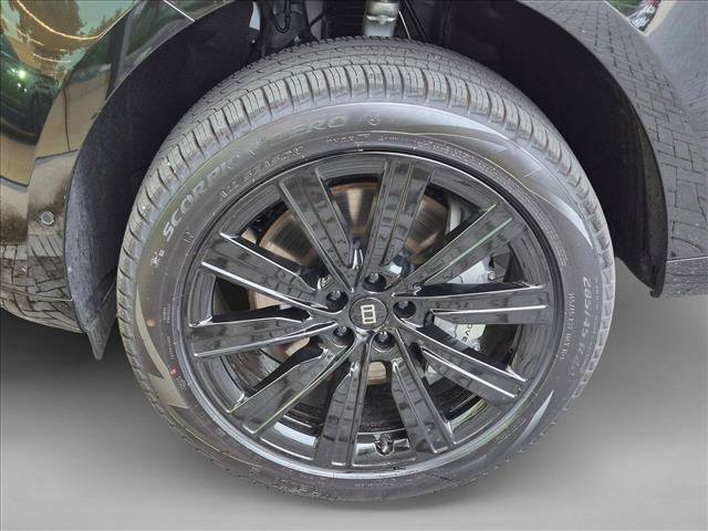 New 2027 Land Rover Range Rover Long Wheelbase SE AWD/4WD image 9