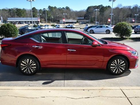 Used 2023 Nissan Altima 2.5 SV image 6