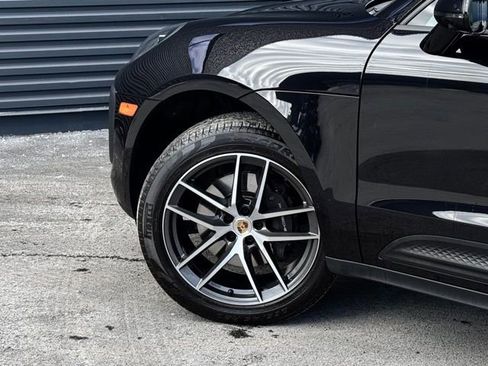 Certified 2025 Porsche Macan AWD/4WD image 12