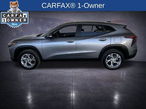 Used 2024 Chevrolet Trax LS w/ LS Convenience Package image 2