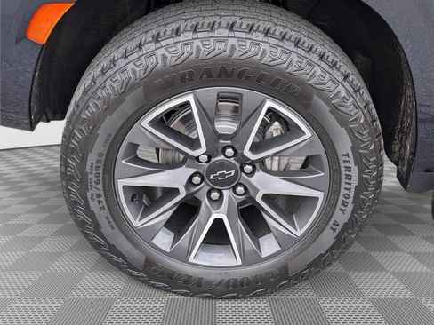 Used 2023 Chevrolet Tahoe Z71 w/ Z71 Off-Road Package AWD/4WD image 11