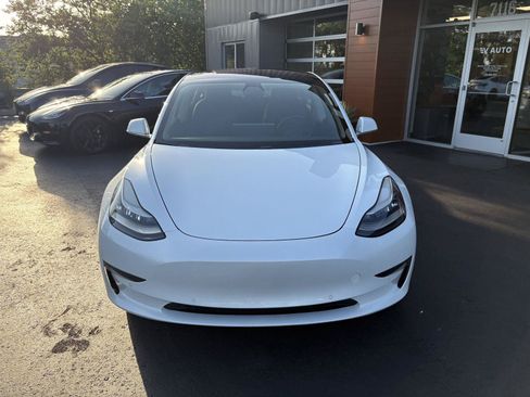 Used 2018 Tesla Model 3 Long Range RWD image 3