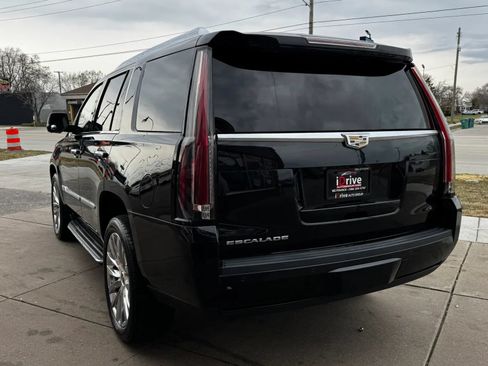 Used 2016 Cadillac Escalade Luxury AWD/4WD image 3