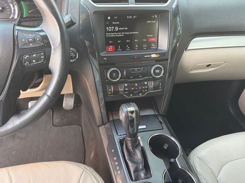 Certified 2018 Ford Explorer XLT w/ Equipment Group 202A FWD image 27