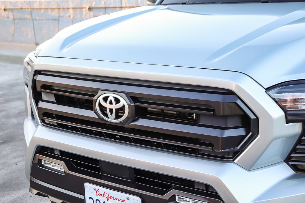 Used 2025 Toyota Tacoma SR5 AWD/4WD image 6